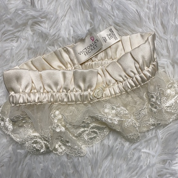 Vintage Victoria’s Secret RARE 90’s satin and lace wedding garter - Picture 2 of 4